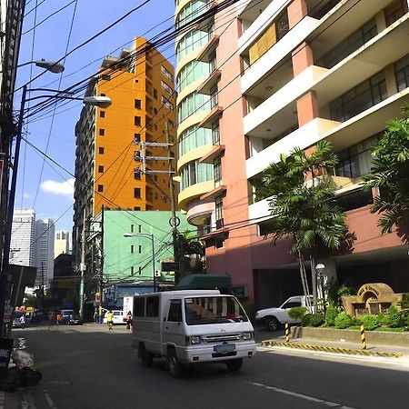 Lokal Hostel Makati City Esterno foto
