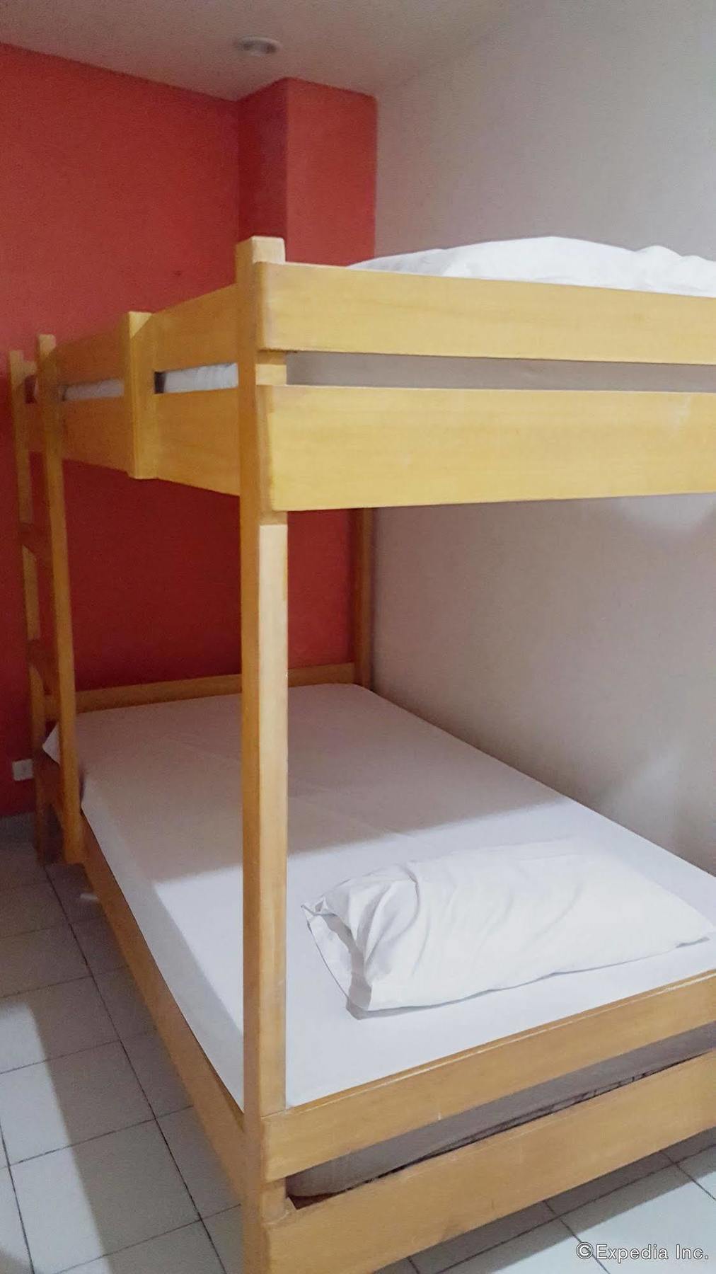 Lokal Hostel Makati City Esterno foto