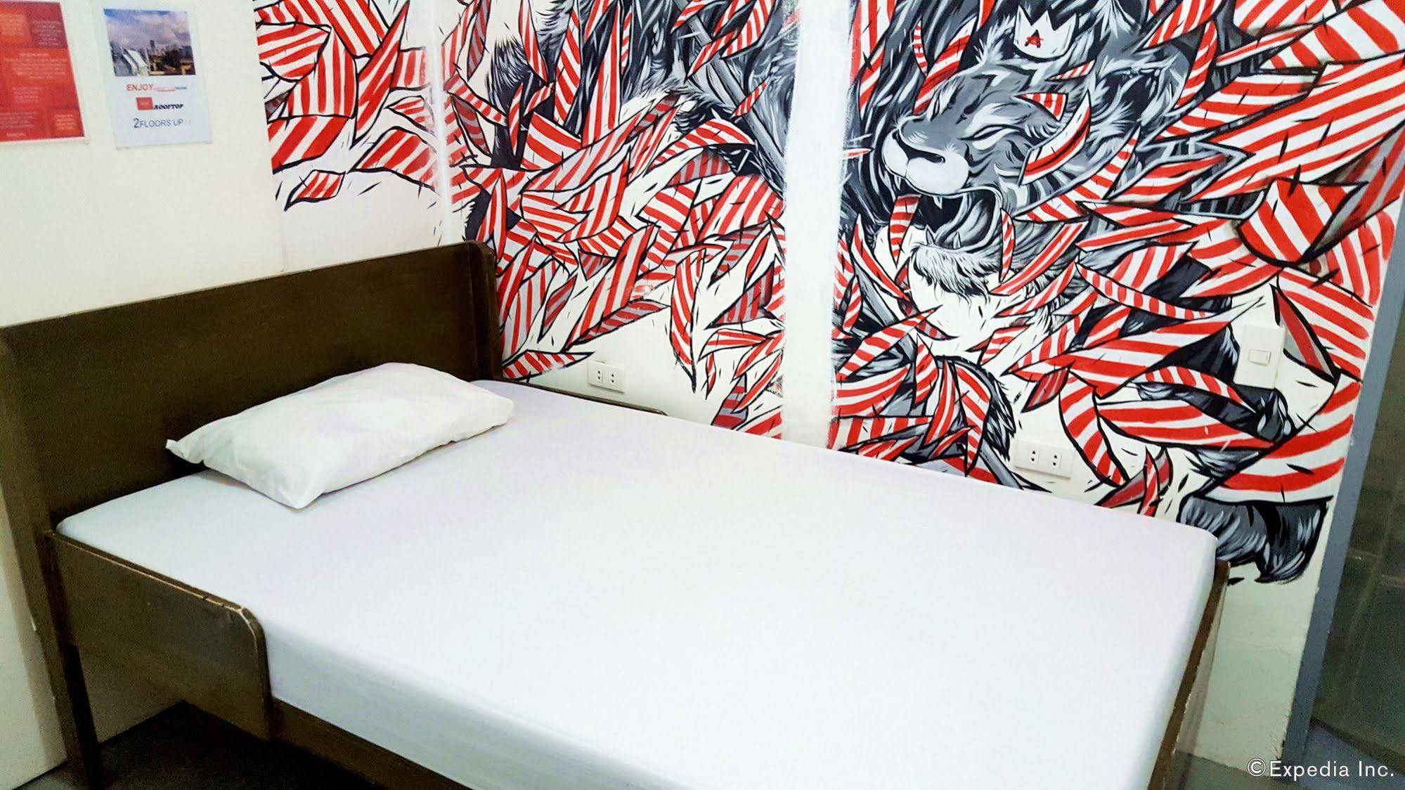 Lokal Hostel Makati City Esterno foto