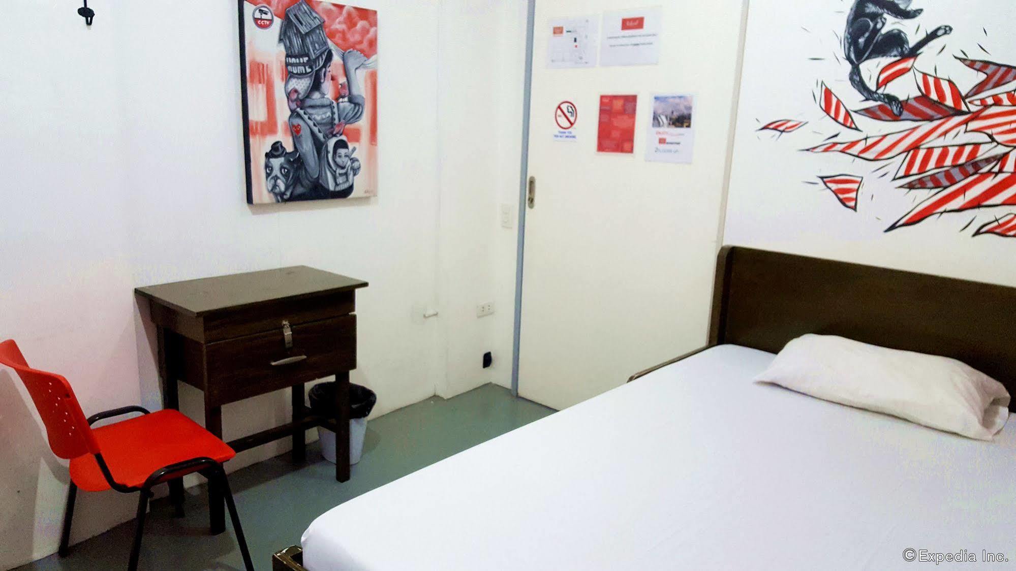 Lokal Hostel Makati City Esterno foto